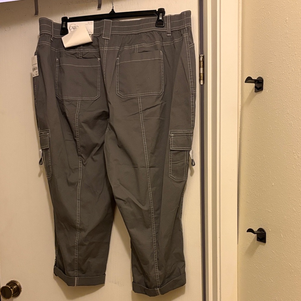 NWT-Gray Cargo Capri Pants - Picture 5 of 9